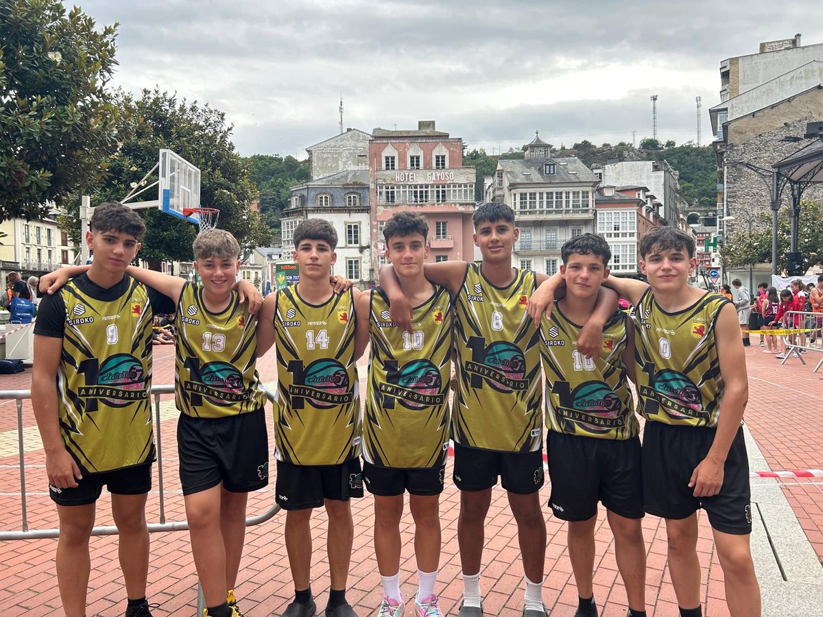 Varios de nuestros jugadores del 2010 han participado este fin de semana en el 3x3 de Luarca 💪💙

#CanteraSPB