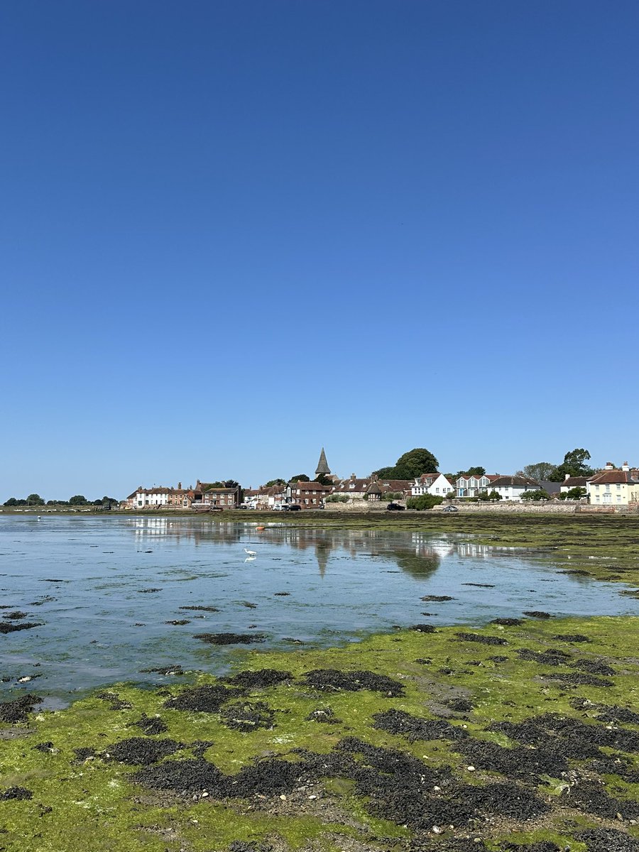 JaneEAppleton's tweet image. The wonderful Holy Trinity Church at Bosham this weekend - couldn’t go in due to church fete prep but very lovely from the outside and across the bay