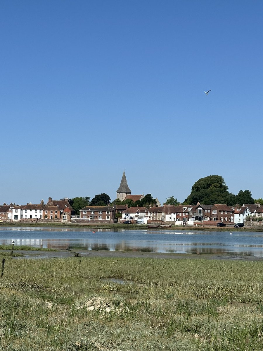 JaneEAppleton's tweet image. The wonderful Holy Trinity Church at Bosham this weekend - couldn’t go in due to church fete prep but very lovely from the outside and across the bay