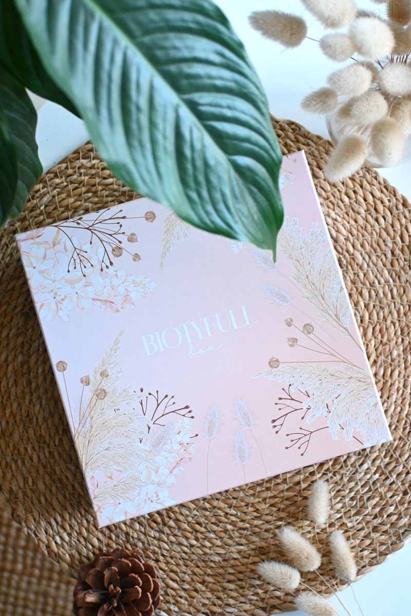 Biotyfull Box Juillet 2025 : La Box Beauté « Soirée Bohème » marinelovespolish.blogspot.com/2025/07/biotyf…