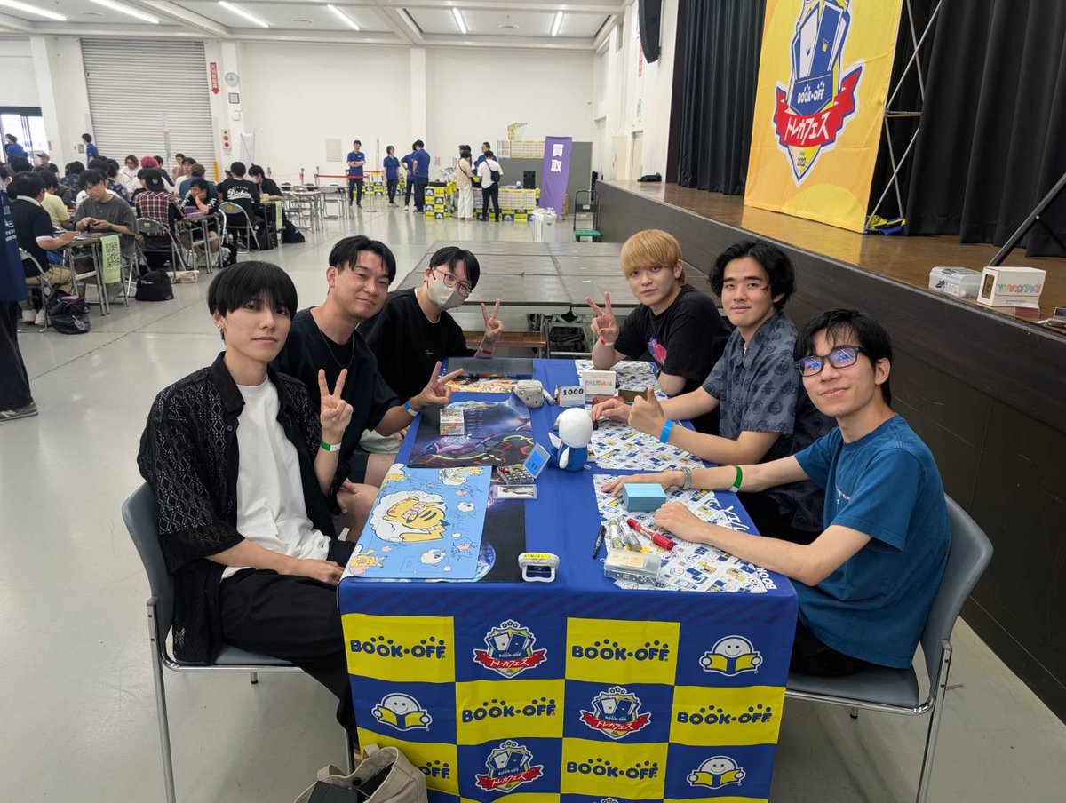 nanashi730's tweet photo. トレカフェス

個人、チーム共に3-3でした
チーム組んでくれたきゃんさん、
ういばるさんありがとうございました！

招待選手の方と試合でき、サインや写真など最高でした！
とーしんさんだけ写真撮れず😢

@pokepongkura @kirikapokeca 
@1483toushin3069 

マッチは下に載せときます！ https://t.co/YC5mdzKKfu