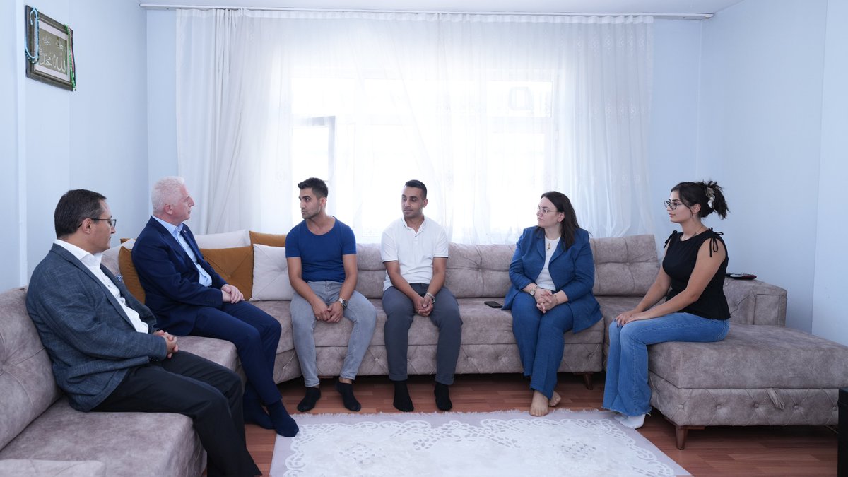 TC İstanbul Valiliği (@tc_istanbul) on Twitter photo Valimiz Davut Gül, Bağcılar ilçesinde "Ailemiz İstanbul" projesi kapsamında; 15 Temmuz Gazimiz Serdar Kartal'ın hanesine misafir oldu.
<a href="/gul_davut/">Davut GÜL</a> 
#Ailemizİstanbul❤️ Valimiz Davut Gül, Bağcılar ilçesinde "Ailemiz İstanbul" projesi kapsamında; 15 Temmuz Gazimiz Serdar Kartal'ın hanesine misafir oldu.
<a href="/gul_davut/">Davut GÜL</a> 
#Ailemizİstanbul❤️