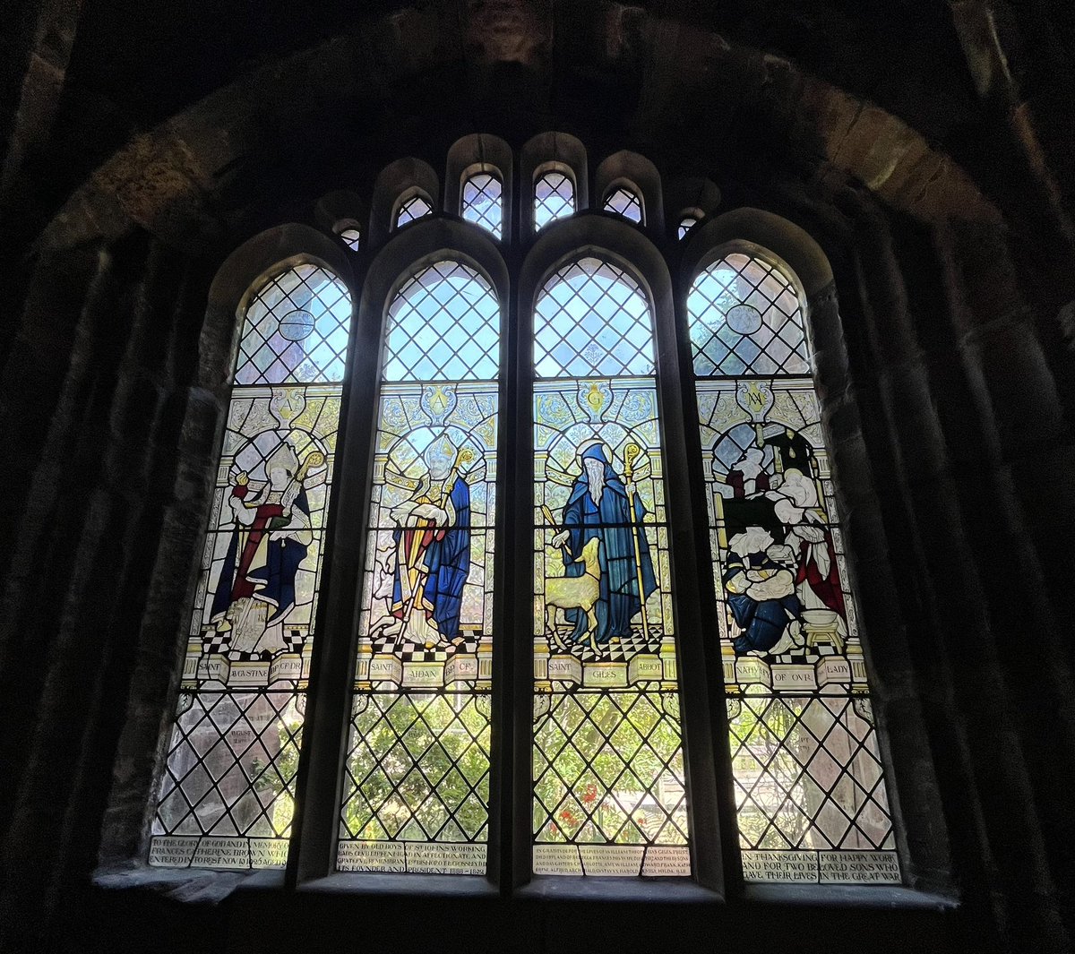 ChesterTours's tweet image. The Chester Tour at 10.30 and 2pm every day will give lots of fascinating info about this historic city - but a walk round Chester Cathedral s cloisters after will have you shouting How Many? Meet at the Town Hall. Tickets: chestertours.org.uk or pay cash