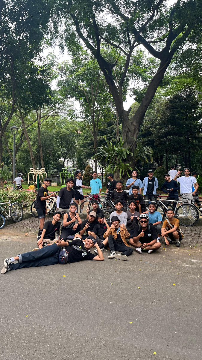 TAUHID48_'s tweet photo. Happy 16th anniversary fixed gear rever indonesia
#fixie #sepedahan https://t.co/6AwdoDosZs