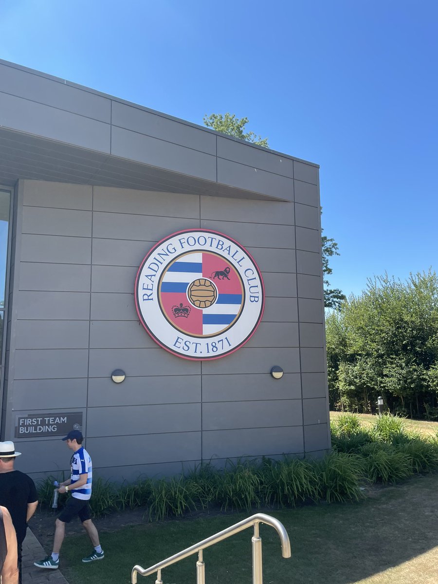 RfcNatho's tweet image. This was a great event. Great organisation and Kelvin E signs 😍💙
#readingfc