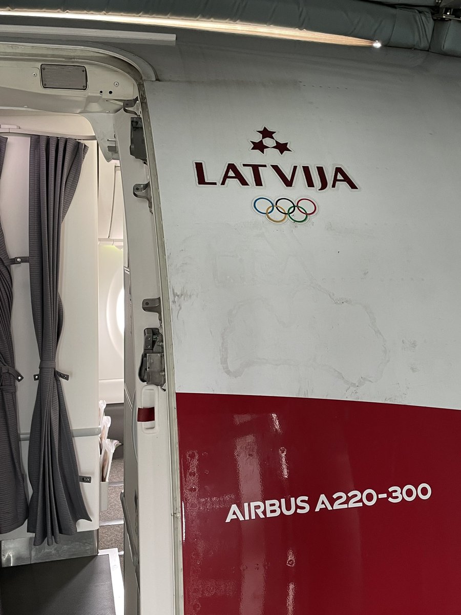 Pleased to see that my last flight out of Rīga as ambassador @ukinlatvia is on the 🇱🇻-branded <a href="/airBaltic/">airBaltic</a> plane.

#PaldiesLatvija.

🇱🇻🇬🇧
