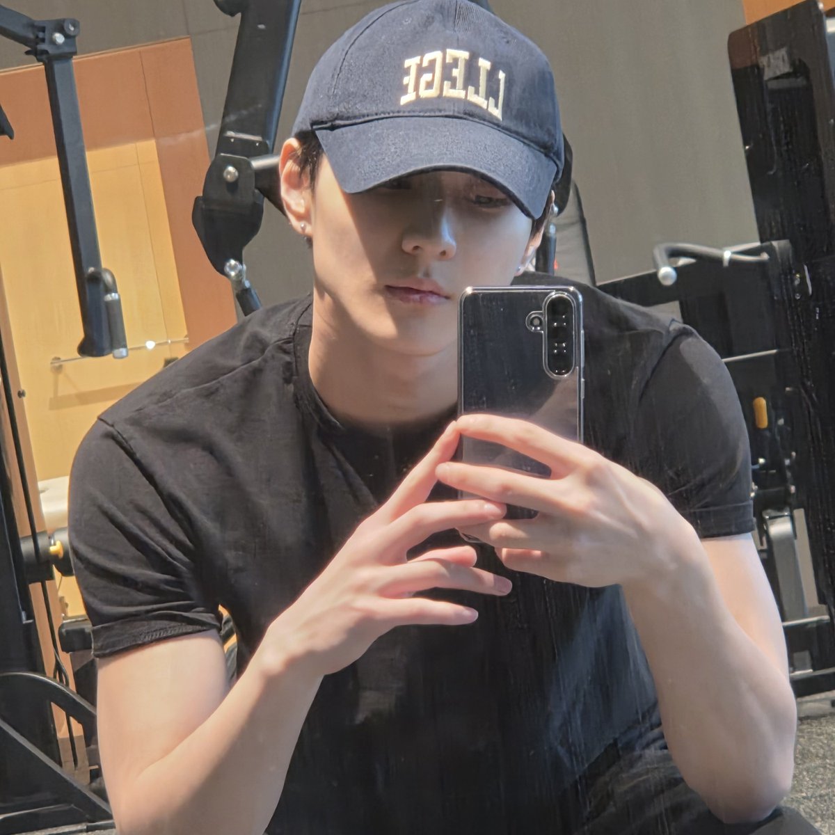 jungwon's first mirror selca &amp; latest mirror selca GOSH 😭