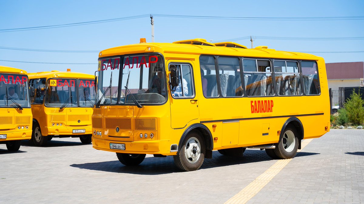 ariman061's tweet photo. ЖЕТІСУДА ШАЛҒАЙ АУЫЛДАРДАҒЫ МЕКТЕПТЕРГЕ ЖАҢА АВТОБУСТАР ТАБЫСТАЛДЫ.

♦️♦️♦️Жетісу облысында облыс әкімінің қолдауымен 8 су жаңа автобустар сатып алынып, шалғай ауылдардағы оқушылардың мектепке қауіпсіз әрі ыңғайлы қатынауын қамтамасыз ету мақсатында салтанатты түрде табысталды. https://t.co/JDqYcocNMV