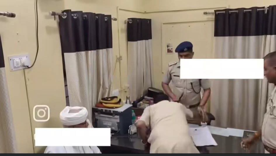 Er. Mahaveer Singh Gurjar (@mahaveersgurjar) on Twitter photo ये कैसा लोकतंत्र है
जहां जनता द्वारा निर्वाचित विधायक एक DSP के पैर पकड़ रहा है
जबकि लोकतंत्र में MLA का प्रोटोकाल DGP से बड़ा होता है
कैलाश मीना BJP विधायक विधानसभा गढ़ी ने अपने कार्य करवाने के लिए DSP के पैर पकड़े
क्या राजस्थान में ब्यूरोक्रेसी शासन चला रही है ?
<a href="/SharpChaku/">The Sharp Edge / चाकू</a> ये कैसा लोकतंत्र है
जहां जनता द्वारा निर्वाचित विधायक एक DSP के पैर पकड़ रहा है
जबकि लोकतंत्र में MLA का प्रोटोकाल DGP से बड़ा होता है
कैलाश मीना BJP विधायक विधानसभा गढ़ी ने अपने कार्य करवाने के लिए DSP के पैर पकड़े
क्या राजस्थान में ब्यूरोक्रेसी शासन चला रही है ?
<a href="/SharpChaku/">The Sharp Edge / चाकू</a>