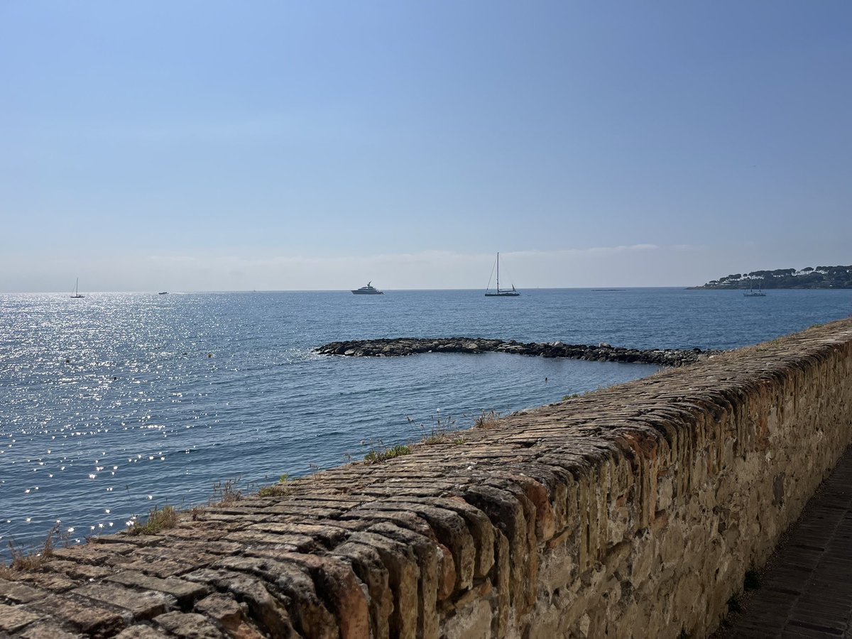 flatainigatan's tweet image. Missing france