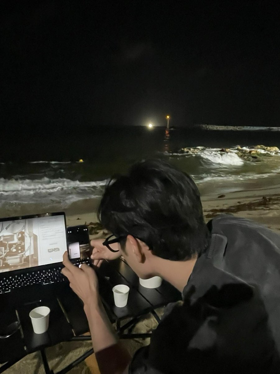 s_kk_d's tweet photo. 아니 근데 솔직히 이 사진 진짜 남친통 온다..
그냥 그렇다고요… 미남력이 도랏잖여.. https://t.co/nUNAAtGv3D