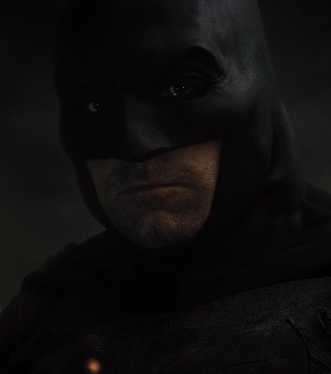 batfleckwaynes's tweet image. batman went from hating him to befriending him to crying for him in one night.