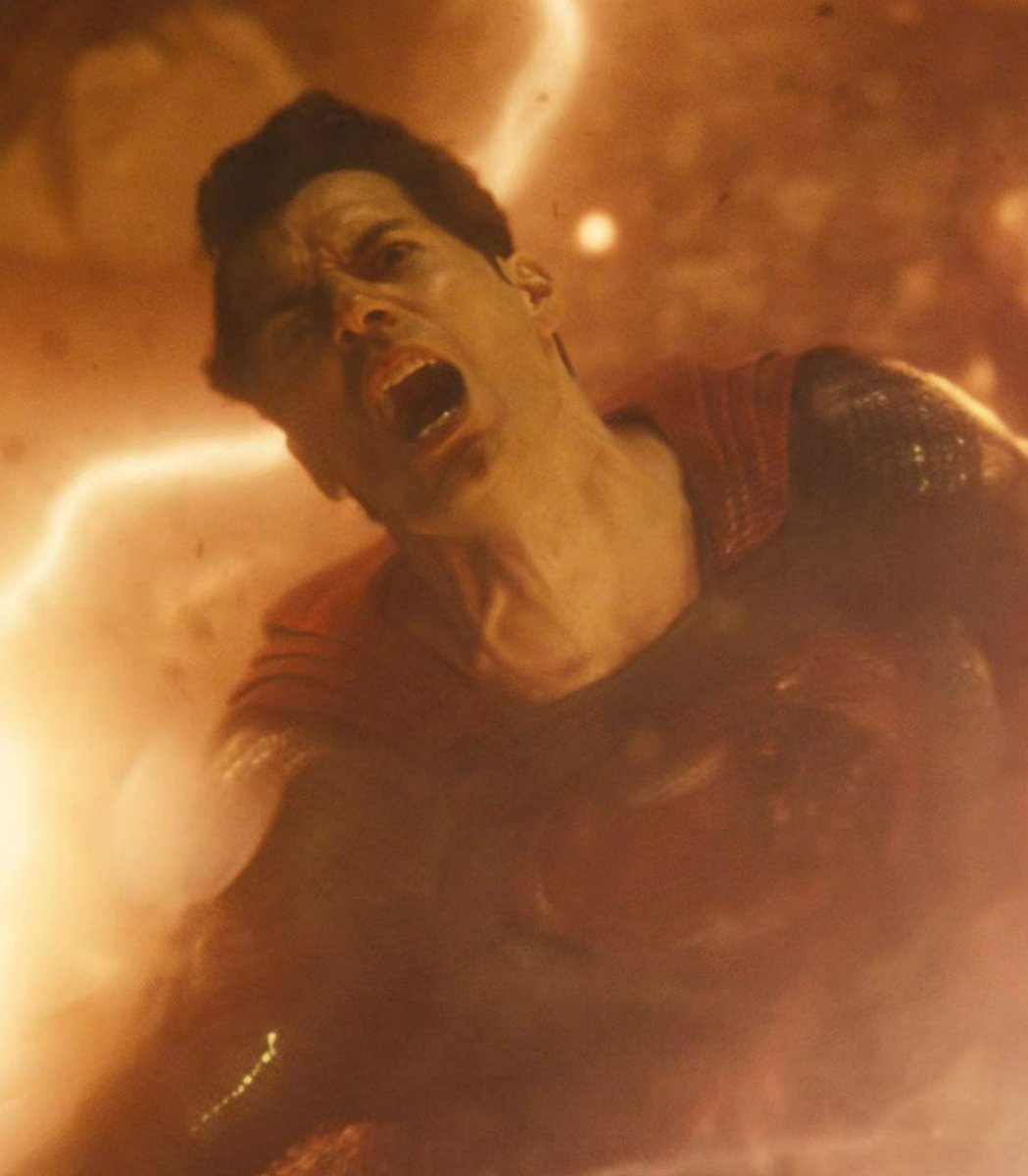 batfleckwaynes's tweet image. batman went from hating him to befriending him to crying for him in one night.