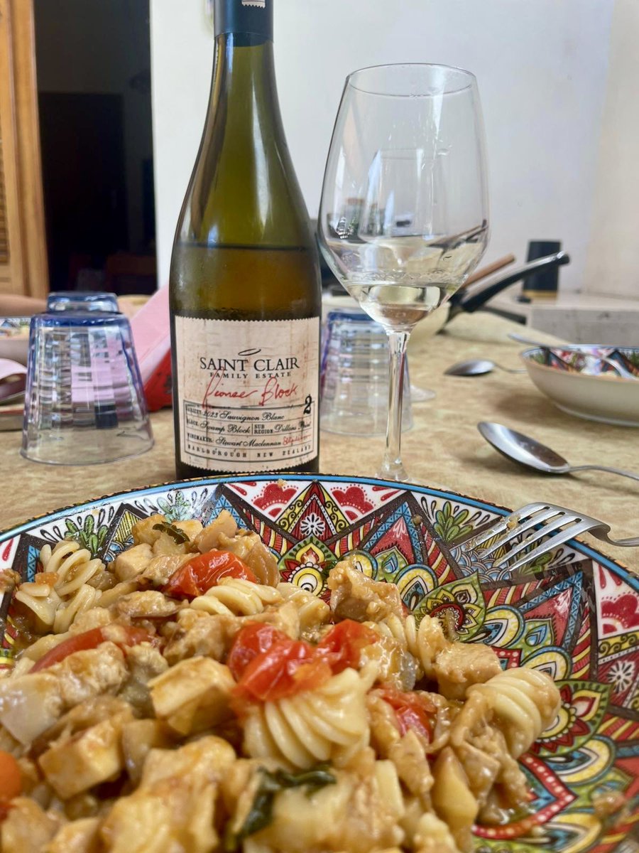 Pasta senatore cappelli con pesce spada e melanzane. Al servizio Sauvignon Blanc Saint Clair selezione di famiglia anno 2023.  New Zeland. <a href="/ZzaPina/">Peanuts</a> <a href="/trabs62/">gianca (nipote della zia di Forlì)</a>