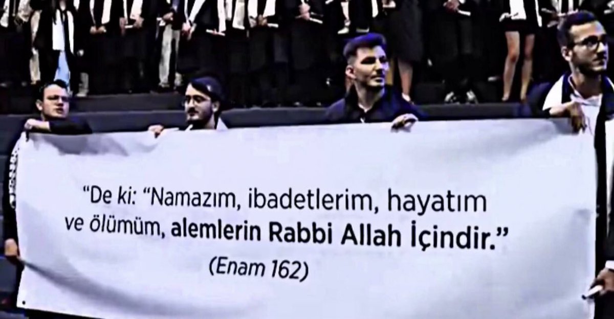 Kur’an ayetine dahi tahammül edemeyen bu zihniyetin özgürlük ve hoşgörü nutukları sahtedir.

Asıl korkuları, baglı oldukları bâtıl inançların Kur’an’ın hakikatiyle yüzleşmesidir.
Size Rağmen #Enam162