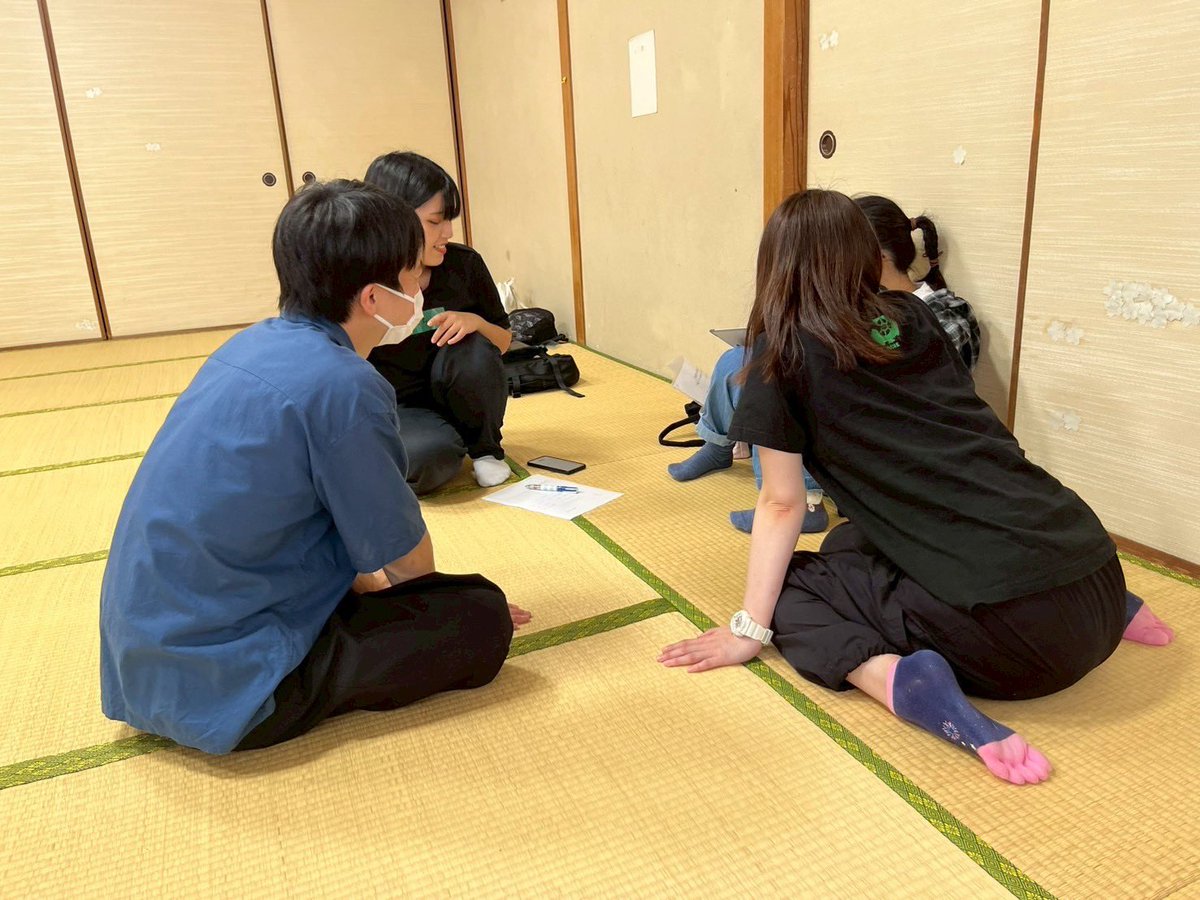 DoramaSf's tweet photo. 劇ラボ実行委員会「夏の大冒険〜舞台への小さな一歩〜」始動しました！

最初は固まっていた参加者の顔も最後には楽しそうに帰ってもらえました、よかったよかった！

舞台に向けて一歩一歩！

#劇ラボ実行委員会
#公益財団法人福武教育文化振興財団助成事業 
#劇団偽物科学
#子供より大人の顔が硬い https://t.co/0m044kAKBT