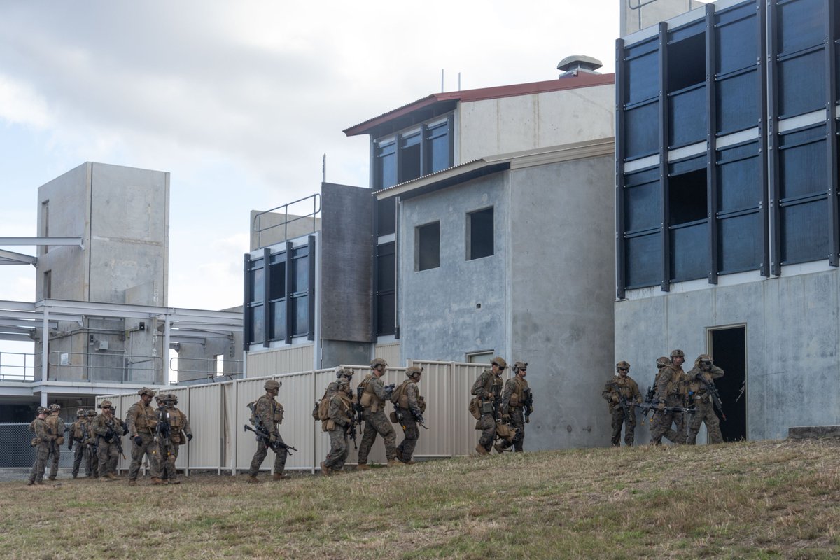 31stMeu's tweet image. 馃搷Shoal Water Bay Training Area, Queensland, AU, July 5th, 2025.
U.S. Marines with BLT 1/7, 31st MEU, conduct a simulated air assault exercise.
(@USMC 馃摳 by Lance Cpl. Trevor BishopWilliams)
@DefenceAust @USEmbAustralia @DeptofDefense
#Marines #Lethality #Readiness #Training