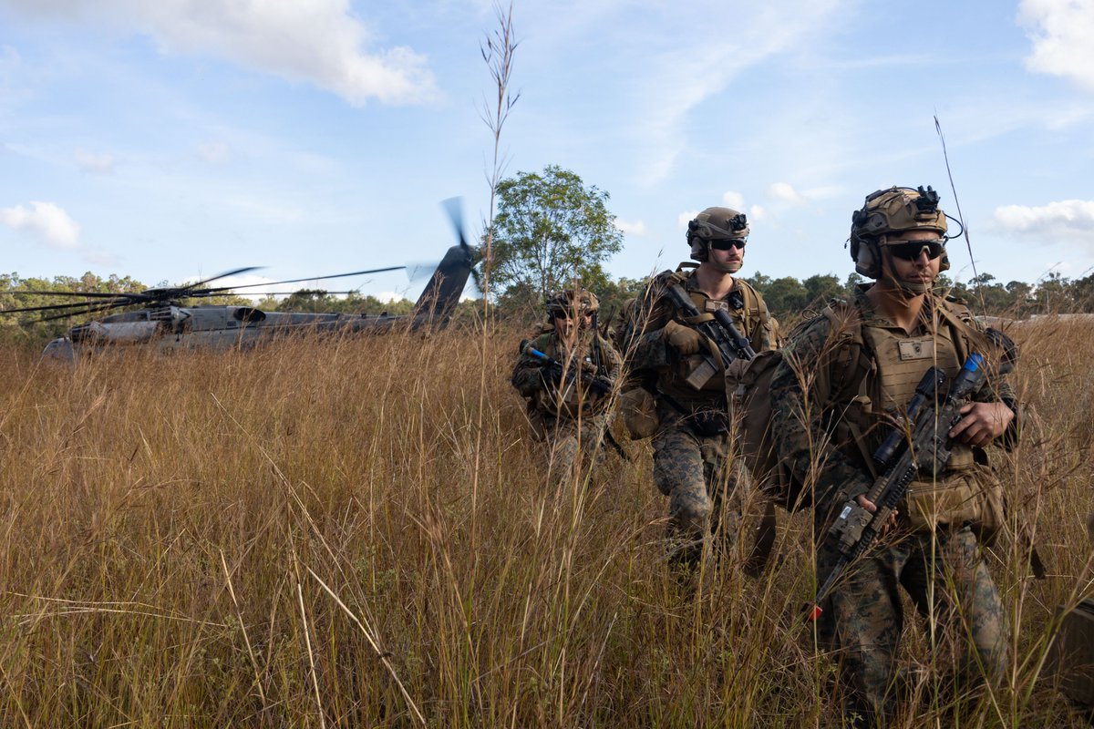 31stMeu's tweet image. 馃搷Shoal Water Bay Training Area, Queensland, AU, July 5th, 2025.
U.S. Marines with BLT 1/7, 31st MEU, conduct a simulated air assault exercise.
(@USMC 馃摳 by Lance Cpl. Trevor BishopWilliams)
@DefenceAust @USEmbAustralia @DeptofDefense
#Marines #Lethality #Readiness #Training
