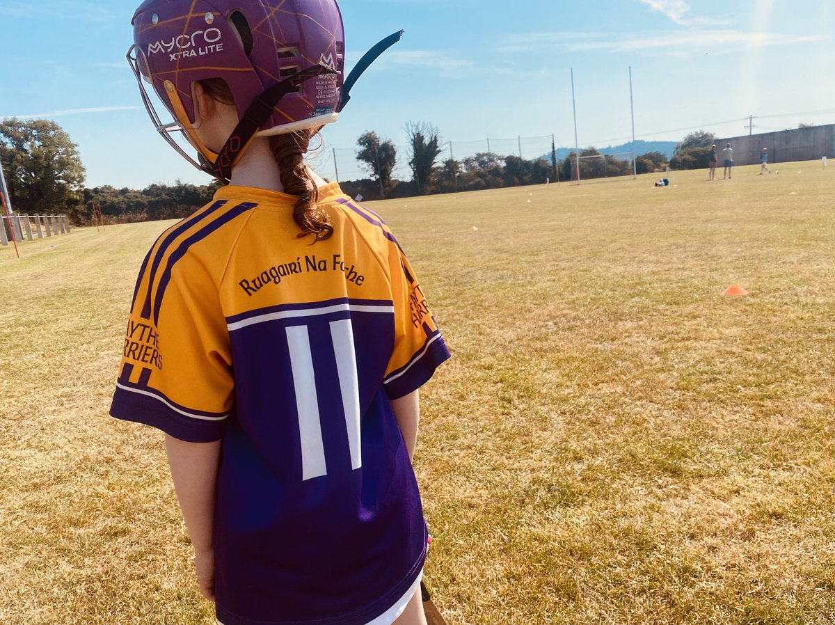 Proud day for the kiddo making her competitive debut for the <a href="/faytheharriers/">Faythe Harriers GAA</a>. Hopefully the first of many. 💪🏻 Lovely day for it and top class setup at <a href="/RathCushGAA/">Rath Cush GAA</a> 👏 Harriers Abú. 💜💛