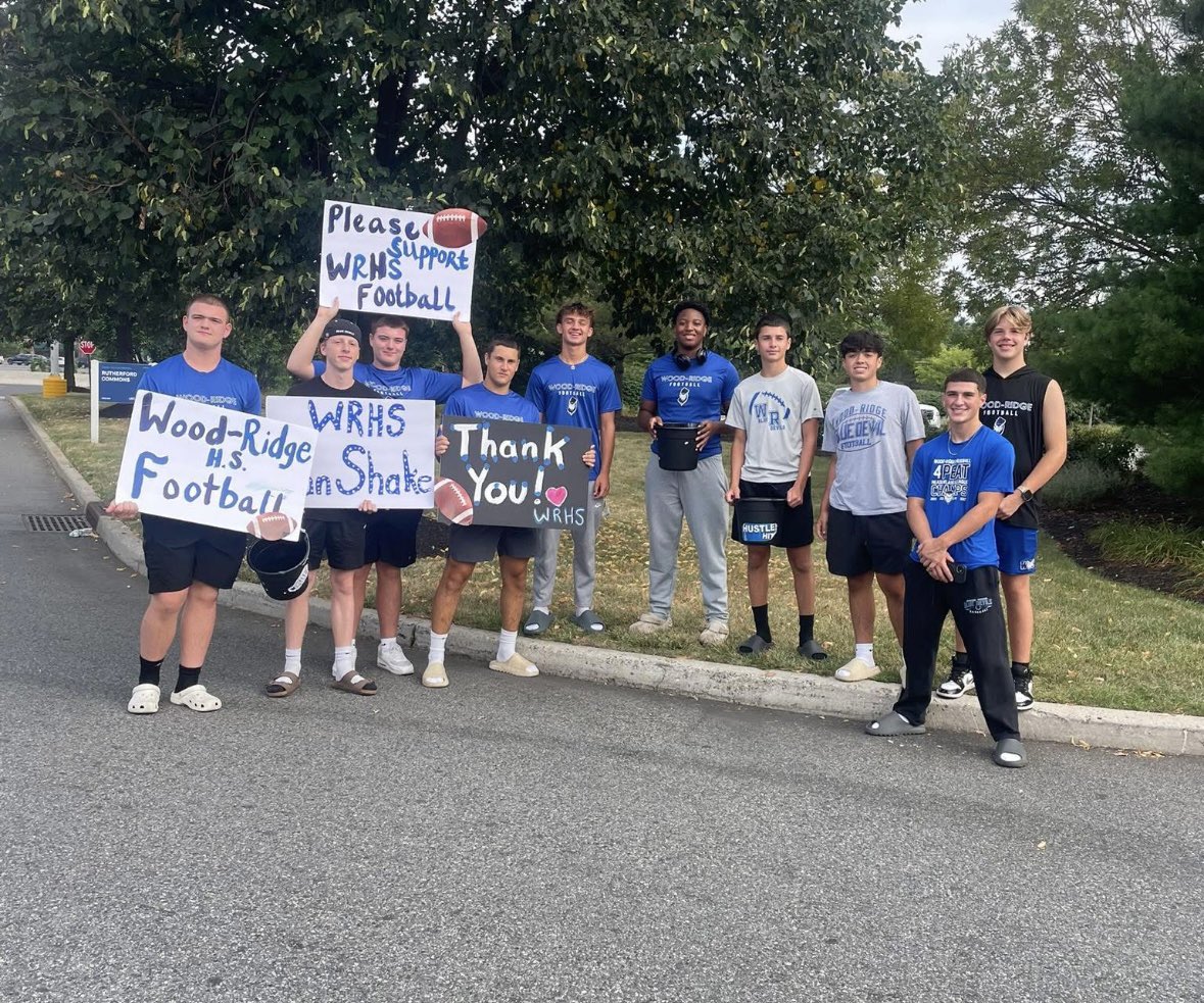 WoodRidge_FB's tweet photo. THANK YOU!

Big shoutout to everyone who supported at our Can Shake in East Rutherford outside Starbucks, Chipotle, Jersey Mike’s &amp; Lowe’s! 🏈

Whether you donated, honked, or showed love — it means everything.

Proud of our players &amp; families for repping all day!

#neWeRa 🟦😈⬜️ https://t.co/D0REzQrrm3