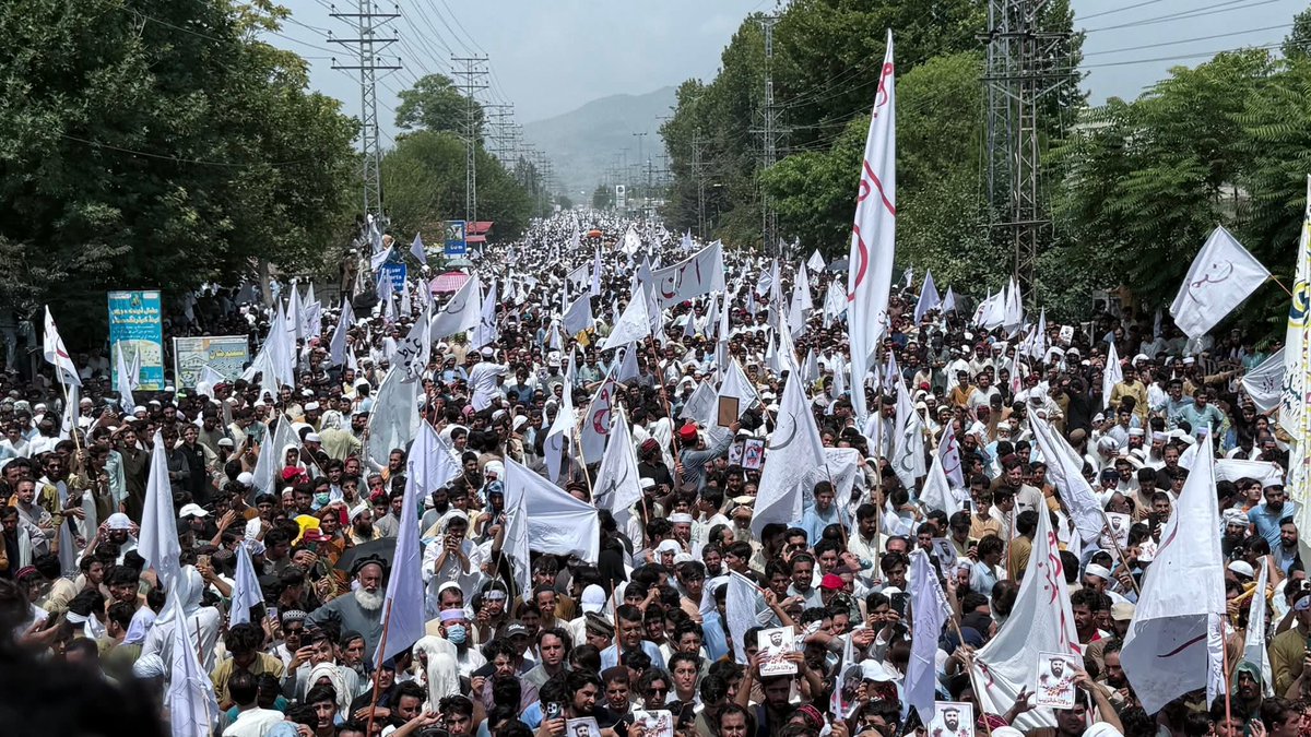 anar14371's tweet photo. سفید جھنڈے کے نیچے، ایک دل کے ساتھ ساتھ کھڑے ہوں۔
سب کو سلام پیش کرتے ہیں 
انشاءاللہ وہ دن دور نہیں امن کیلئے ہم سب ایک ہے 👍 

#BajaurAmanPasoon https://t.co/gfBW2zjUzZ