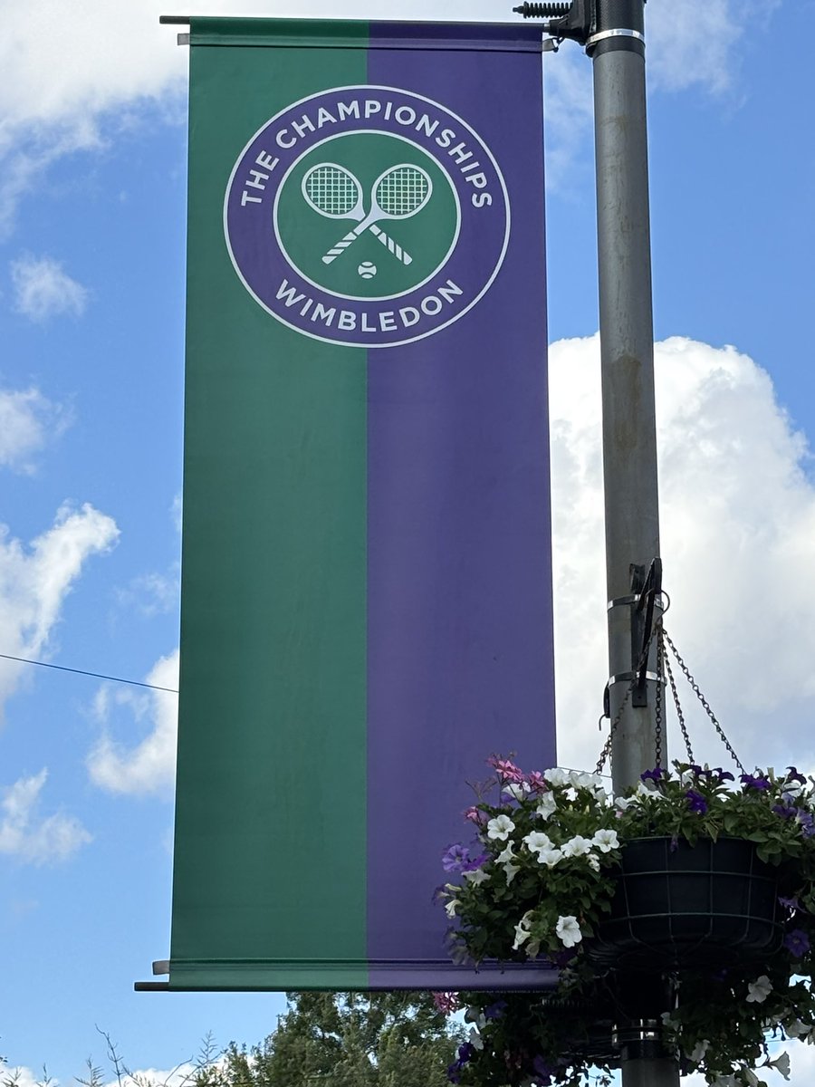 wimbledog's tweet image. As the circus leaves town for another year, I am reminded it can be both fun (bonus Clare Balding / Tracy Austin celebrity spot) and a massive headache (how would anybody ever get a wheelchair or pram past all those Lime bikes?!). #Wimbledon