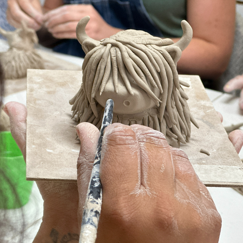 MyCraftyMonkey's tweet image. 🐮 New date alert! Join us on August 3rd for our Highland Cow Workshop 🌈 #HighlandCow #handmade #potteryworkshop #potteryclass #mudclub #clayclass #clay #potterystudio #ceramics #claylife #potterypainting #pyop #potterypaintingstudio #paintyourownpottery #stneots #cambridgeshire
