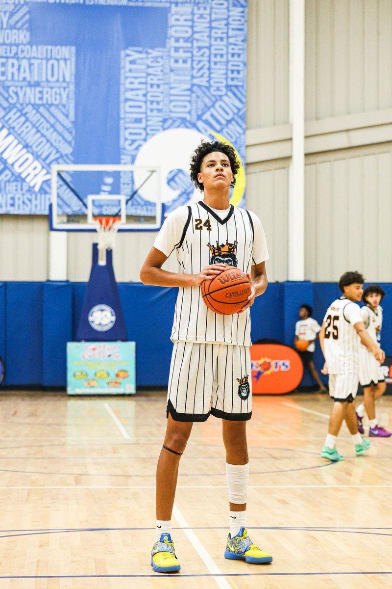 2026 6’10 Lenuel Narvaez stand out for 2-0 Central Flordia Squad. College coaches have been impressed. Double-Double machine heading into semifinals.

#BIGSHOTS #MYRTLEBEACHLIVE2