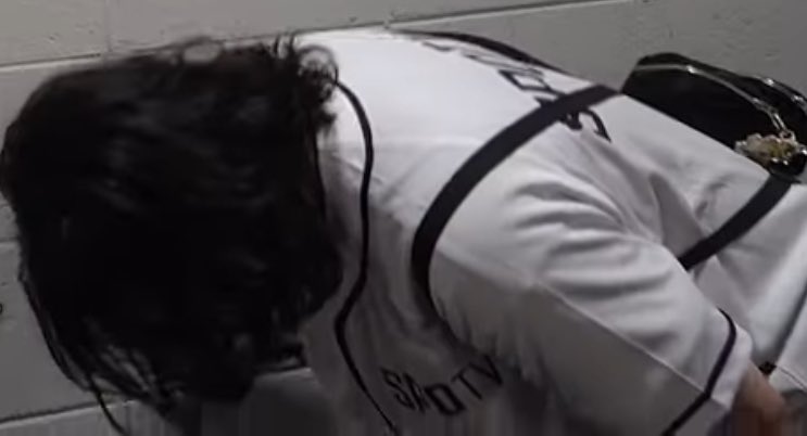 와중에 가방 쪼매난 거 멘 거 왜케 귀엽냐…🥹