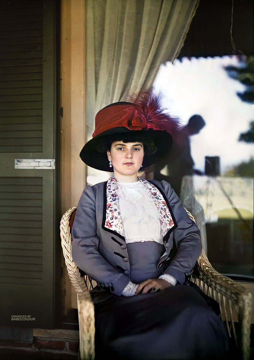 StuartHumphryes's tweet image. Photographed 111 years ago by US photographer John B. Trevor, this autochrome portrait of a young lady is particularly unusual and fascinating because one can see the photographer reflected in the window.
It is original colour, not colourised.