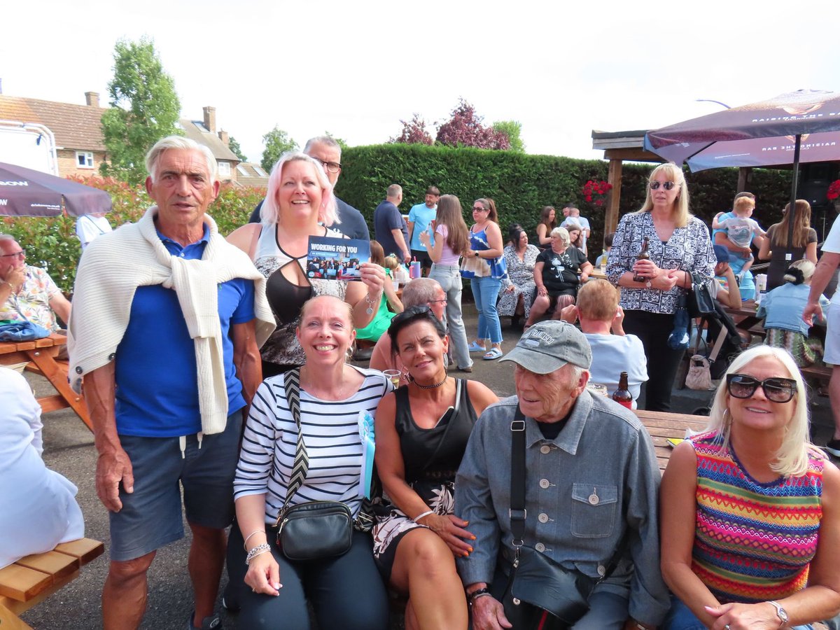 EFReform's tweet image. When the Local Conservatives stop cancelling our elections, Natalie Wilding Barrett will be the next Councillor for #Loughton &amp;amp; #Debden 🇬🇧 

Natalie is a local Mum standing to save her community. ☀️

Family 
Community 
Country 🇬🇧 

#VoteReform #EppingForest