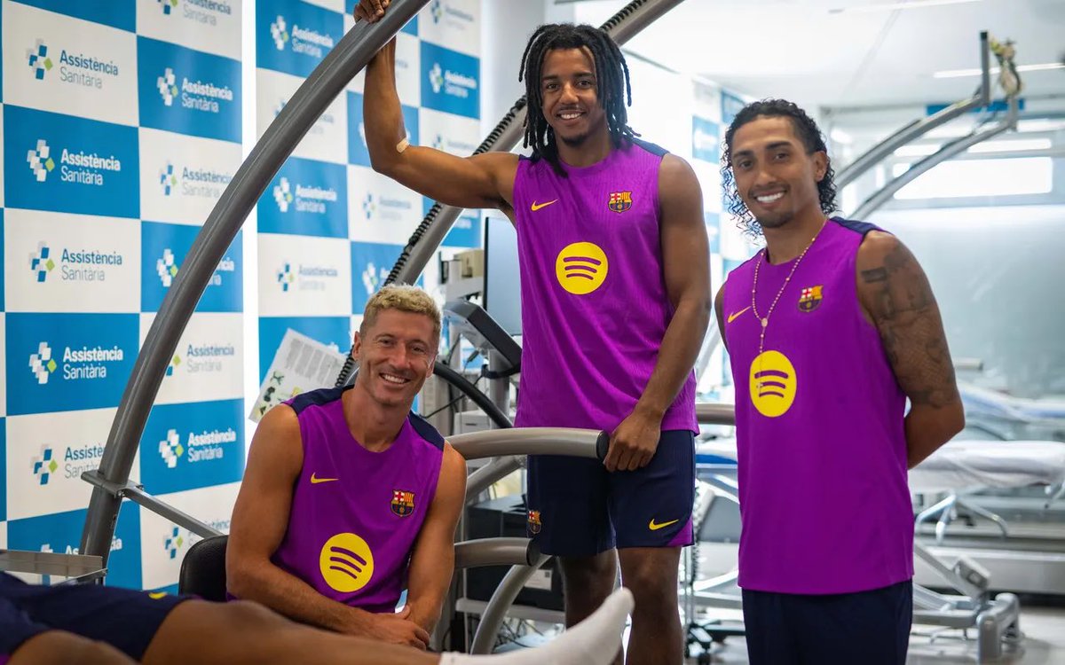 ✅ Han sido citados los jugadores del primer equipo, con una ausencia. La de Pablo Torre, que no ha pasado revisión médica con el permiso del Club, a la espera de resolver su futuro.

💎 Además, hasta 10 futbolistas del Barça Atlètic, que estarán en dinámica de primer equipo, han