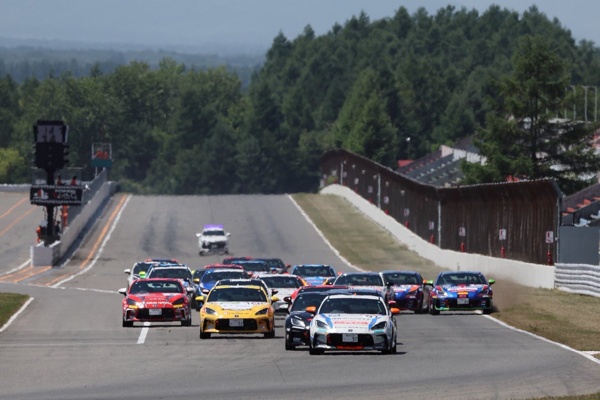 #GR86BRZCup Rd.4 

P3🥉

このレースでは久しぶりの表彰台‼️

色んな要素が噛み合いギリギリで表彰台に上がれましたが、速さ的には少し足りなかったと思います。

とはいえ、今シーズンハードワークしてくれていたチームに対して表彰台を獲得出来てホッとしています。