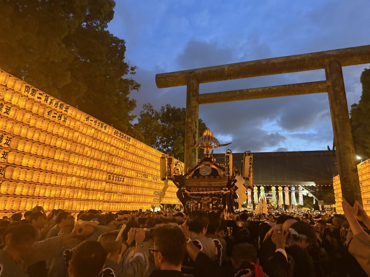 本日は靖國神社でみたままつり前夜祭！
奉納行事 みこし振りに参加しました😄熱い！

おみこし前には遊就館も拝観し、千代田区平和使節団同行に向け勉強させていただきました。