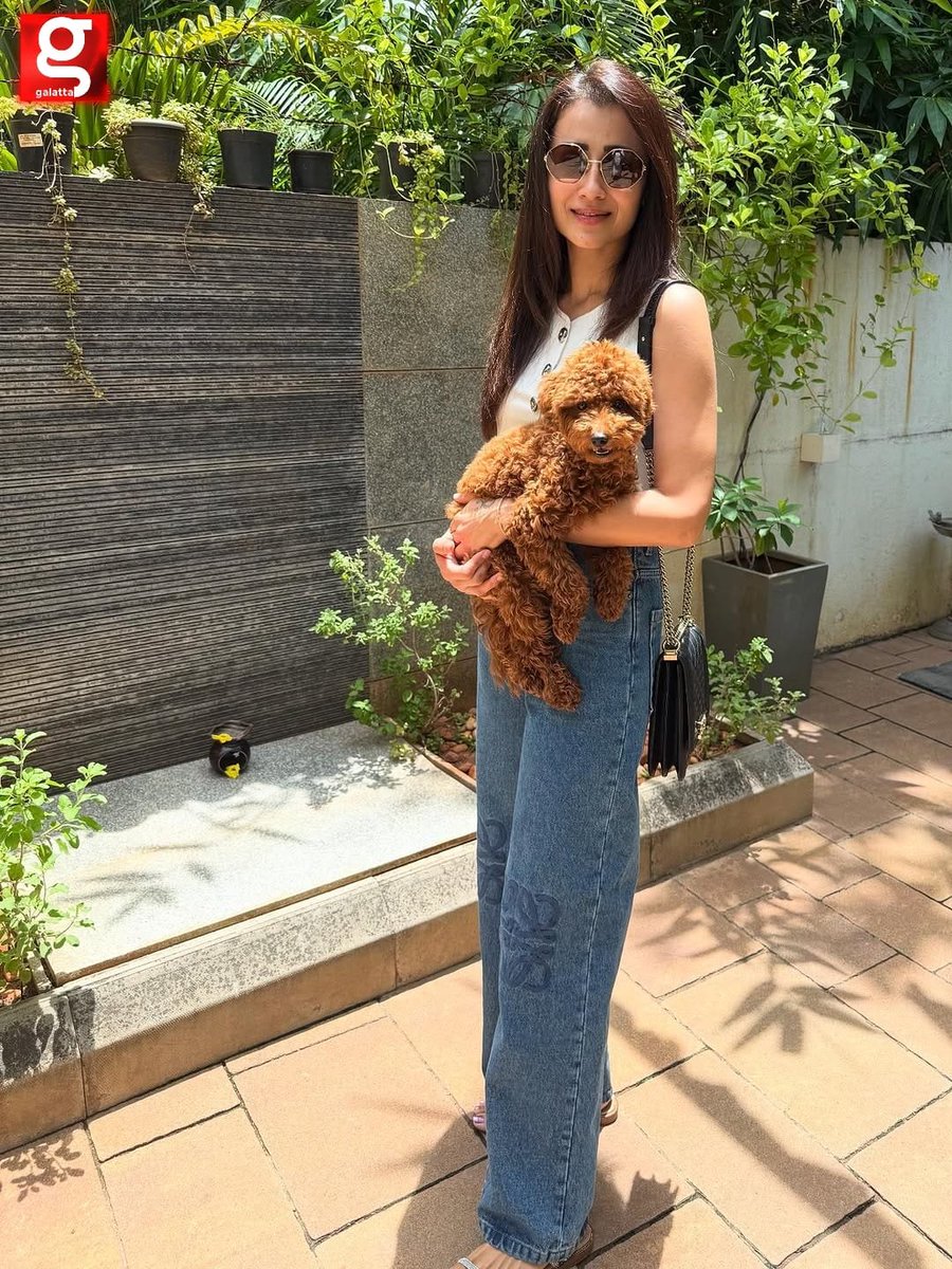 galattadotcom's tweet image. .@trishtrashers sharing moments of joy with her loyal companion, #Izzy 🐶❤️

#Trisha #Galatta
