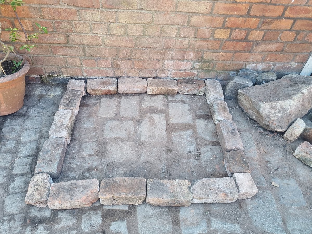 scouse_mouse_20's tweet image. Was surprised to see that all the sandstone had been sold. A tidy up and refill, ready to go again. We have sold so much over the past year. All money goes back into the tunnels