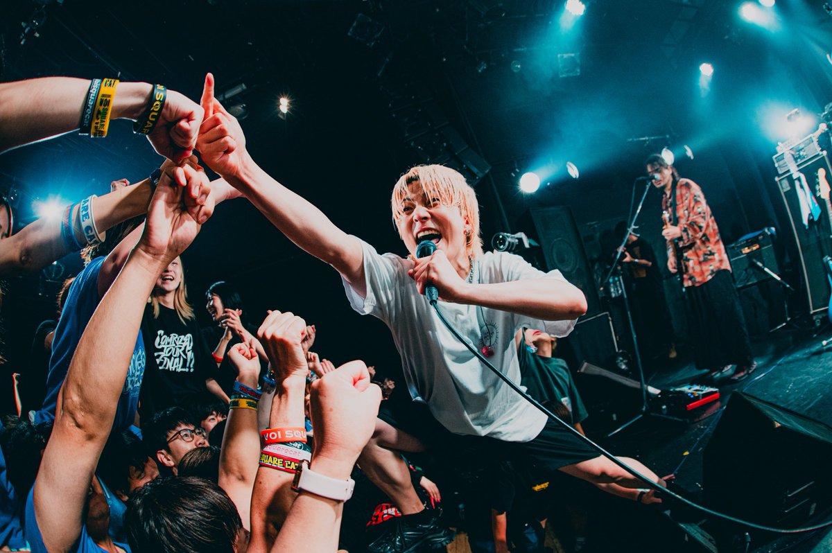 今日の日のこと絶対に忘れない
死にたくなったらおれらのライブへ
生きる糧を渡す
一緒に這い上がっていこう。
まだまだくそがんばる。ありがとう