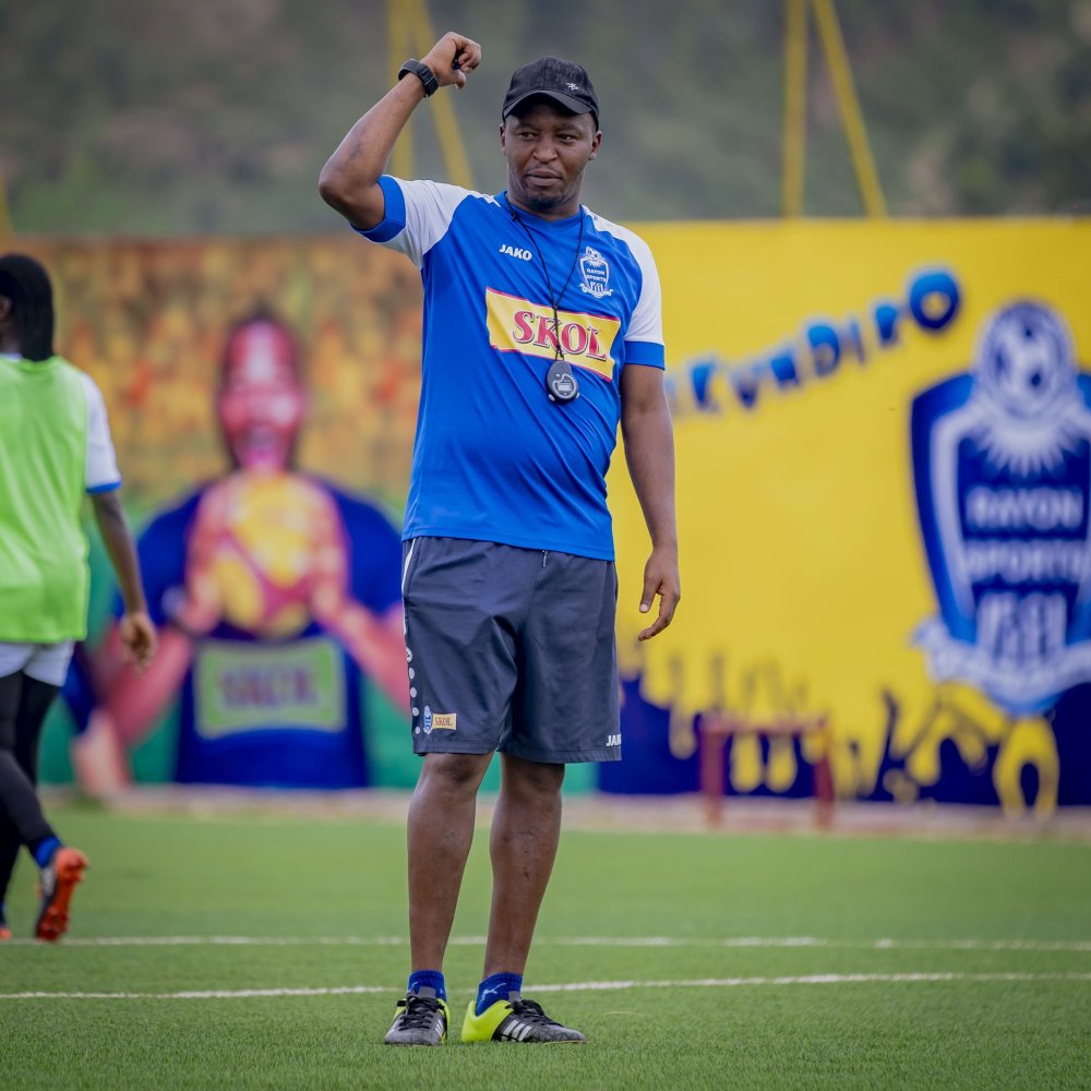 Mu ibanga rikomeye, Rwaka Claude yongereye amasezerano y'umwaka umwe nk'umutoza mukuru wa Rayon Sports WFC.

Ni nyuma yo kuyihesha ibikombe bibiri bya shampiyona biheruka [2023/2024 na 2024/2025].