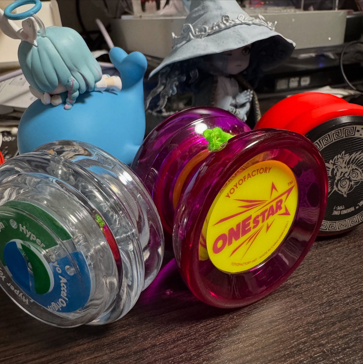 pierce_panic's tweet image. 先月の豊川ライブ前にコンビニ寄ったら、レジ横にヨーヨーあった適当に買ったらデラハマった‼︎
皆がリハ中とか皆タバコ吸ってる内にやっと自分のやる事がある!
それで大須にヨーヨー専門店見つけて、中学生ぶりにちょっと沼に…