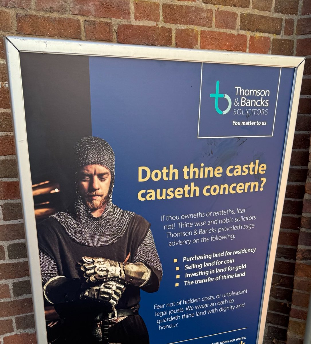 Dan_Martin's tweet image. When you’re a small business in a medieval town.
#smallbusiness #tewkesbury #medievalhistory #medieval #history