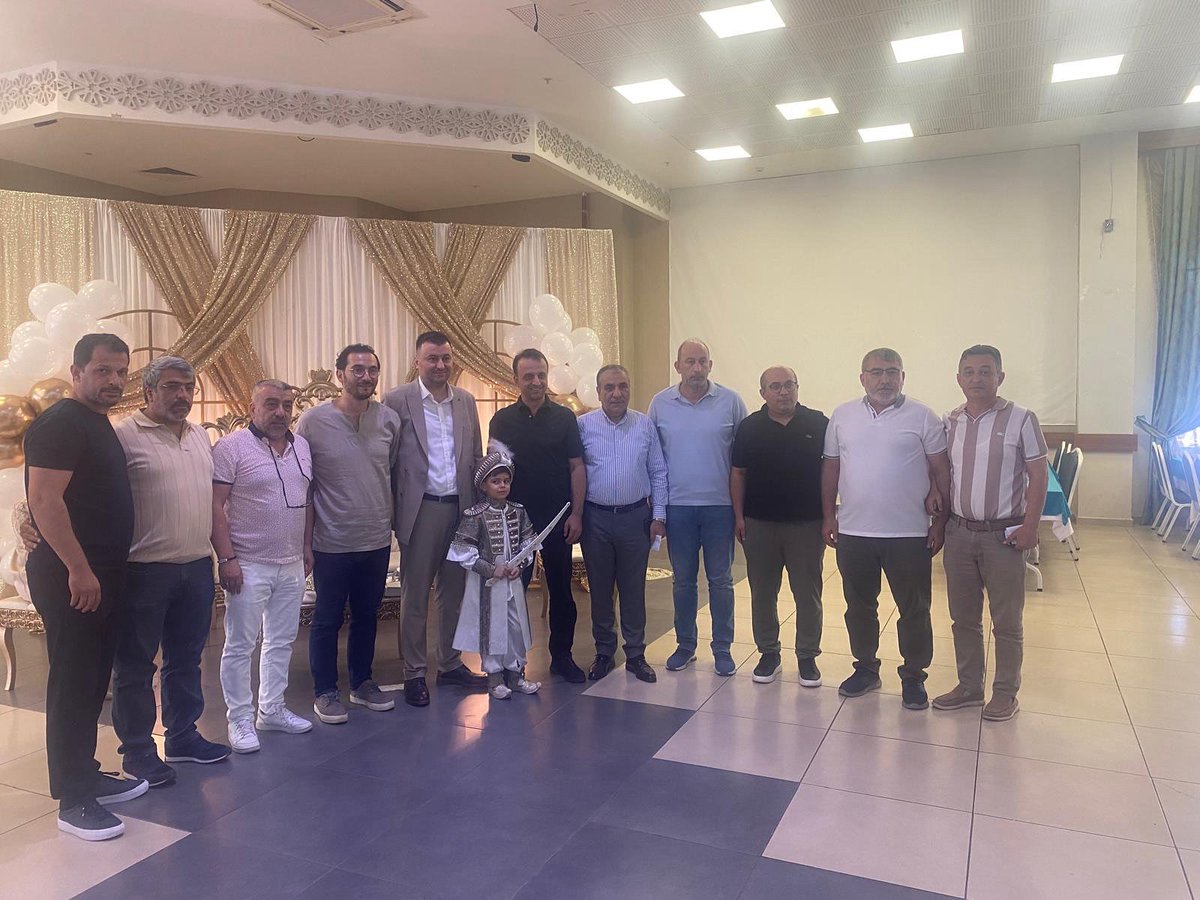 İlçe Başkanımız Nurettin Okudan teşkilat mensupları ile birlikte Merve &amp; Salih çiftinin oğlu Muhammed Bilal’in  sünnet cemiyetine katılım sağladı.

Rabbim damatlığınıda göstersin inşallah…