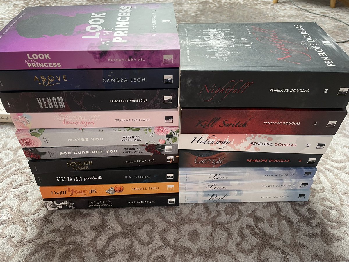 zunyyaa's tweet photo. cześć, wystawiłam na vinted sporo książek 
może akurat komuś się coś spodoba :)
https://t.co/xRuM0Ex51i https://t.co/qrmeVhAdJQ
