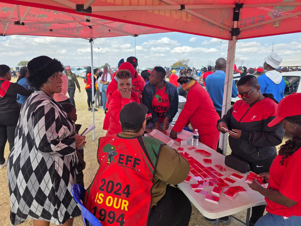 EFF_Limpopo's tweet image. ♦️Happening Now ♦️
EFF Polokwane Ward 13 BCT distributing membership cards to the Polokwane ward 13 members.
#VoteEFF