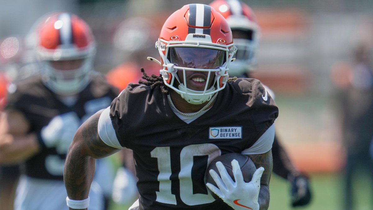 GuruFantasyWrld's tweet photo. Quinshon Judkins 

ONLY RB in NCAA history to post 1,500+ rushing yards &amp; 15+ rushing TD's as a true freshman &amp; get drafted RD1-2 in the NFL Draft… other than Adrian Peterson.

First RB EVER to hit 11+ feet in the broad jump at 220+ pounds.

We are BUYING the dip. https://t.co/hCFuPBqIgW