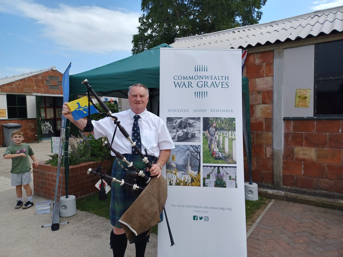 ElizbethjmSmith's tweet image. Honoured to meet Kevin today at @edencamp. He has played his pipes at over 7000 individual @CWGC graves in County Durham (old boundaries). A feat which took over 7 years! Thank you for your Remembrance, Kevin!