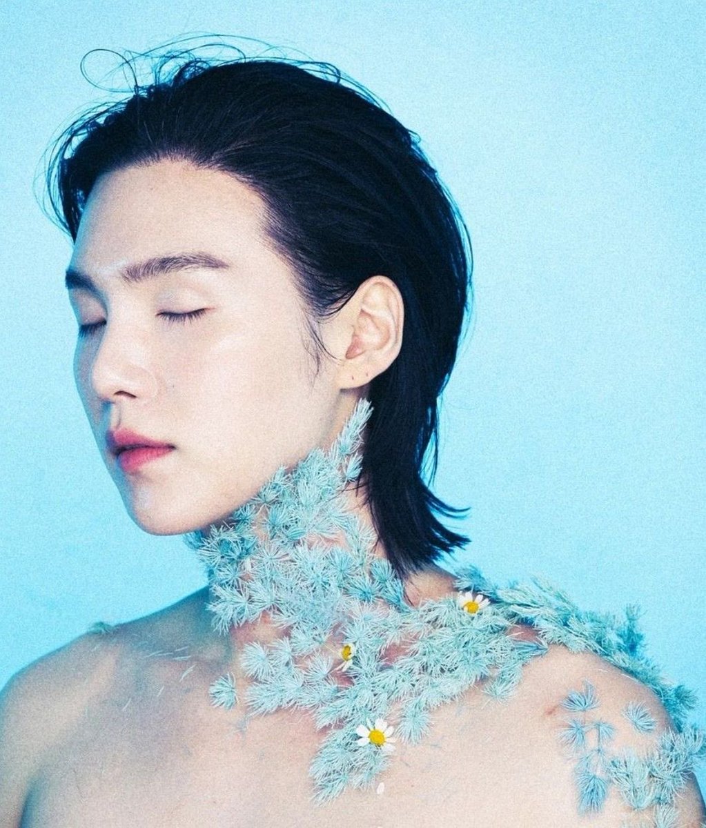 don’t let sowoozoo being korean for mikrokosmos distract you from the fact we still don’t know what these yoongi pictures are for