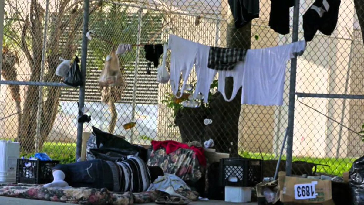 Marco Rubio sigue empeñado en "ayudar" a los cubanos en #Cuba, pero no son pocos los que necesitan ayuda en #Miami. ¿Por qué no empieza por allá? 
#CDRCuba #CubaEstáFirme