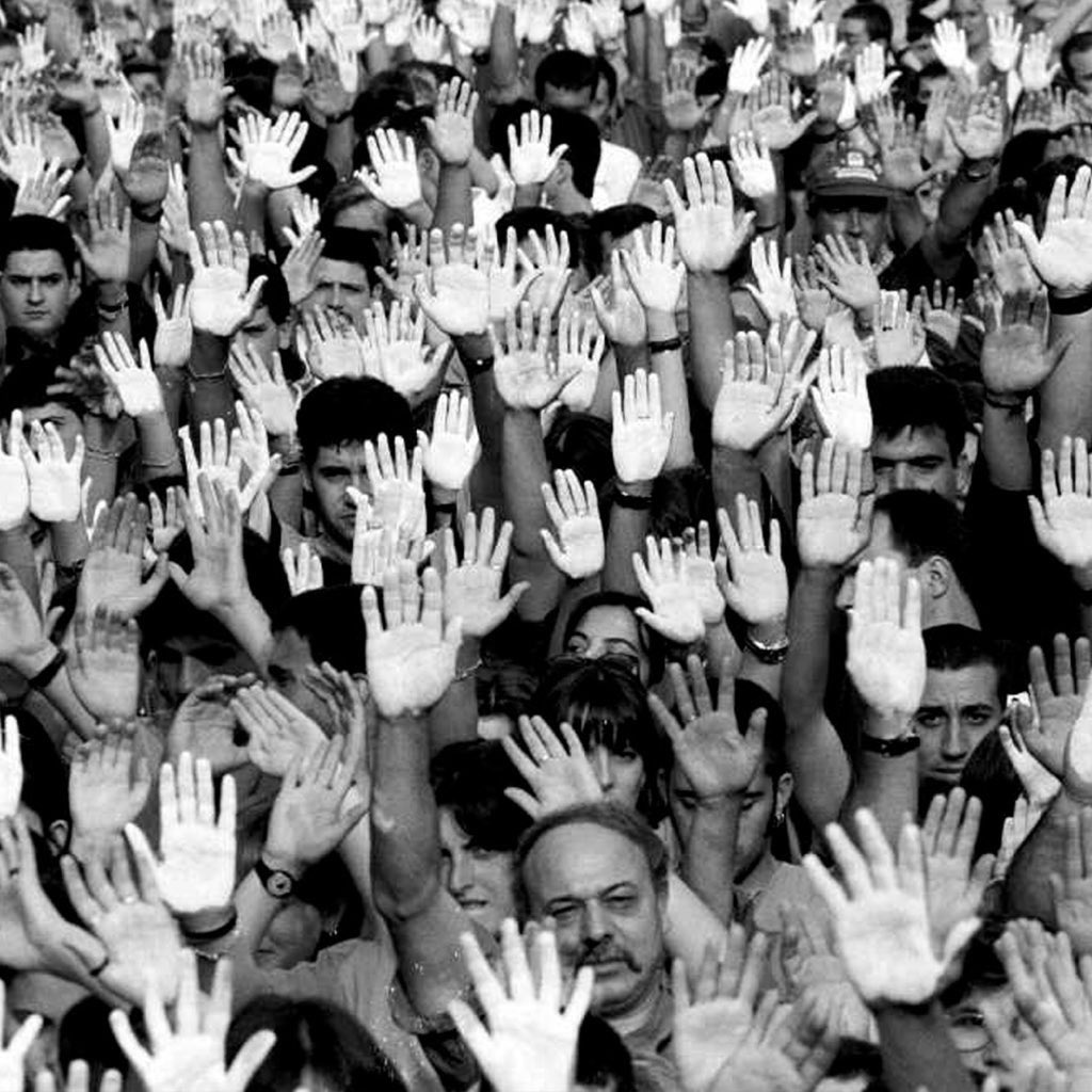 Se cumplen 28 años del asesinato de Miguel Ángel Blanco a manos de ETA. 

🚨Hoy, denunciamos que sus asesinos son blanqueados y premiados con poder. 

Por justicia, por dignidad y por la libertad que defendía, reivindicamos su memoria y el espíritu de Ermua 🕊️