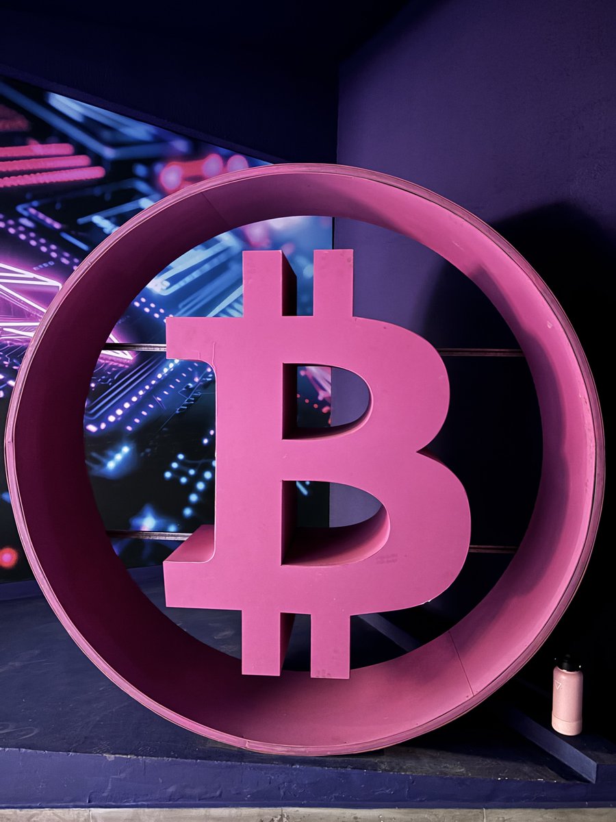 Web3Kristel's tweet image. me: I’m taking the weekend off, I don’t want to think about work/crypto.
*goes to a local fair in Asunción*
runs into crypto exchange pop-up.
this industry follows me like guilt.