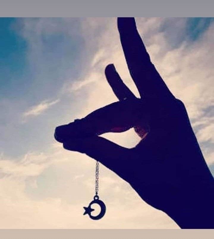 ulkuglpnr's tweet image. 🇹🇷🤘
Şimdiler de kimin
Vatan haini
Kimin Vatan sever olduğu belli değil...
#Hainler
İpin ucu kaçarsa
Suskun ve kırgın Ülkücüler var
Ortaya çıkar...